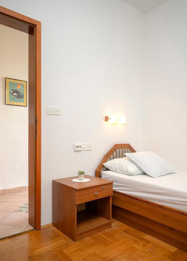 Apartment Nela Kalina Jelsa  Εξωτερικό φωτογραφία